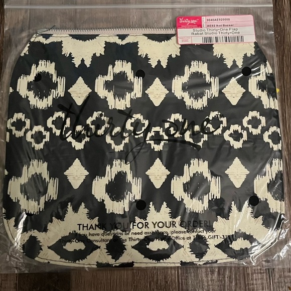 thirty-one Handbags - NIP! Thirty-One Black & Cream  Zip Flap IKAT Bazaar Compatible w/Studio bag.